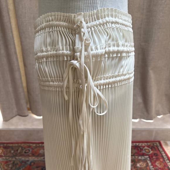 Helmut Lang White Micropleated Skirt – NWT – Size Small - Picture 2 of 5